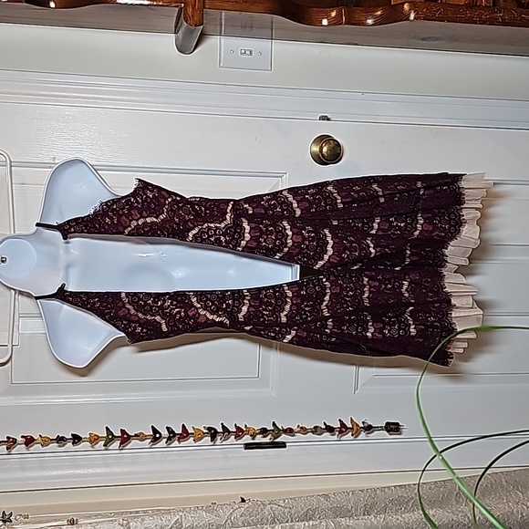 Francesca's dress, NWT, XS, high neck, bare shoulders, lacey maroon color - Picture 9 of 15